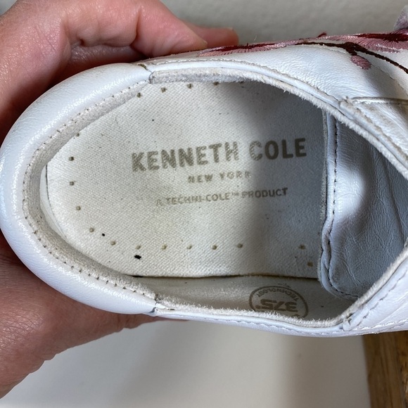 KENNETH Cole Kam Blossom Embroidered Sneaker Size 6 - Picture 7 of 14